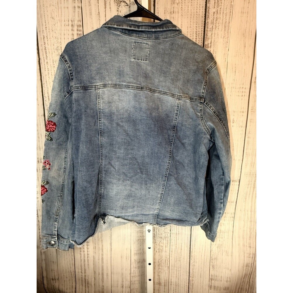 Ruff Hewn Women’s Blue Floral Embroidered Jean Jacket Button Front Pockets 1X - Picture 4 of 4